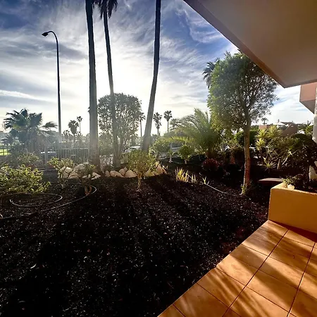 Terraza De La Paz Vista Al Campo De Golf