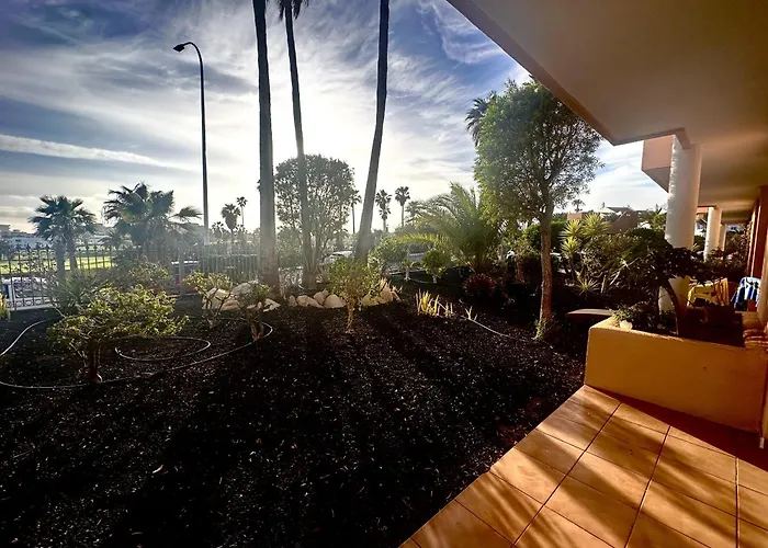 Terraza De La Paz Vista Al Campo De Golf